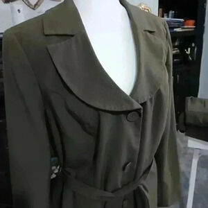 "Signature by Larry Levine‎ " Ladies 2/Piece Khaki Green Pant Suit. Sz14